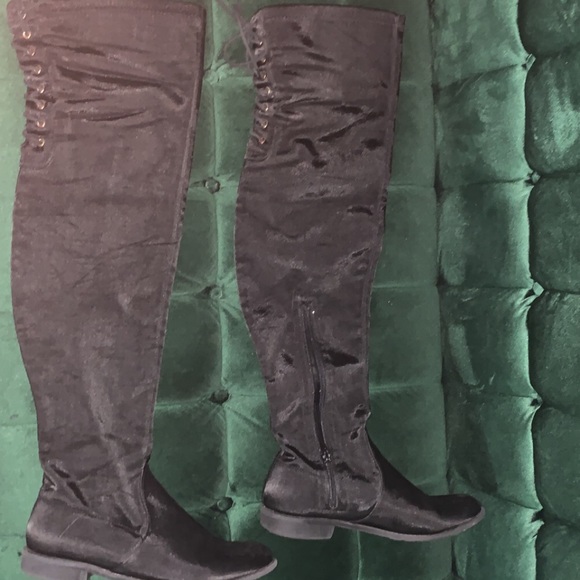 Thigh high flat boots - Picture 4 of 4